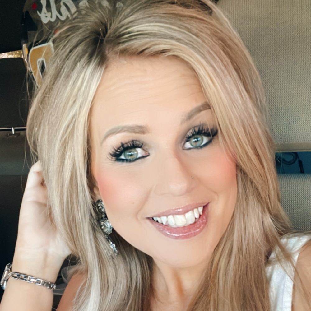 Meet your Posher, Courtney